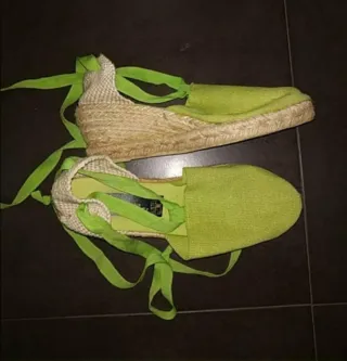 Alpargatas verdes atadas talla 36