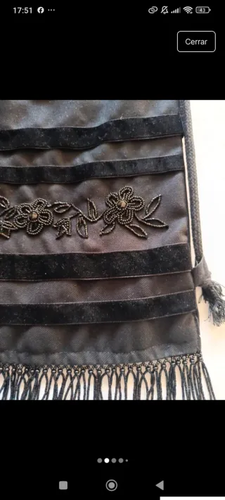 Mochila asturiana negra con flecos