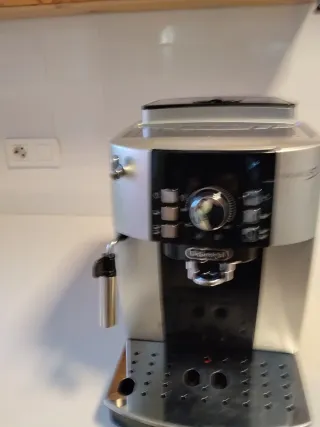 Cafetera Automática DeLonghi Magnifica S