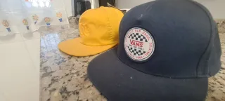 Gorra Vans Azul y Blanca Gorra DC amarilla