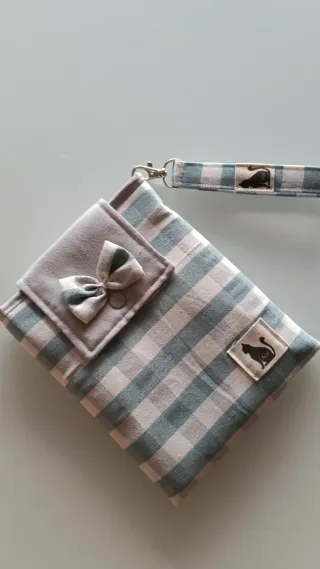 Funda para ebook a cuadros más llavero