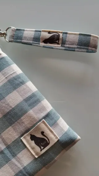 Funda para ebook a cuadros más llavero