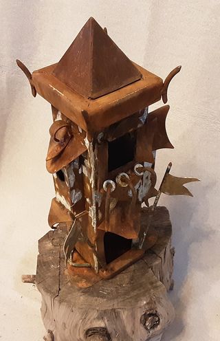 TORRE RÚSTICA HIERRO OXIDADA