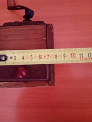 Molinillo de café antiguo decorativo