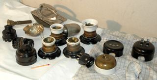 Enchufes Cerámica Negra Antiguos