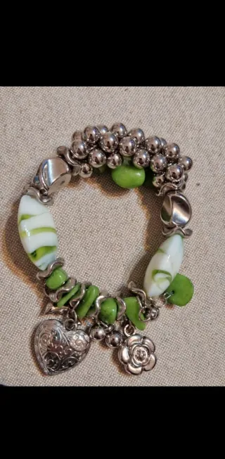 Bracciali elastici con ciondoli