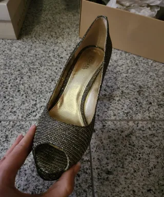 Zapatos tacón Michael Kors beige