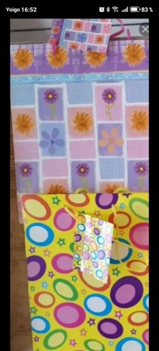 LOTE 5 BOLSAS DE PAPEL DE REGALO + 13 CUADERNOS.