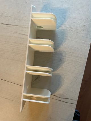 Colgador de gorras de pared