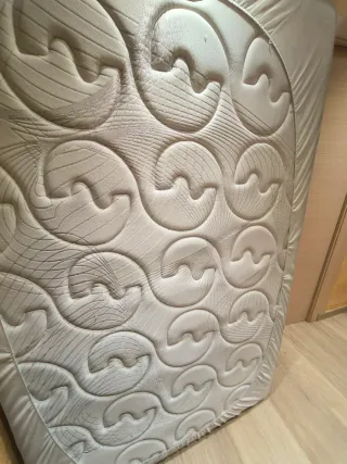 Somier 1,20+Colchón fuerte se ha husado,solo,6mese