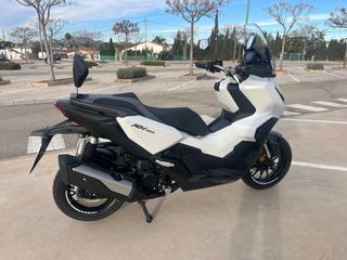 Honda ADV 350 Blanca - Reestreno