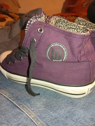 Zapatillas MTN moradas y blancas