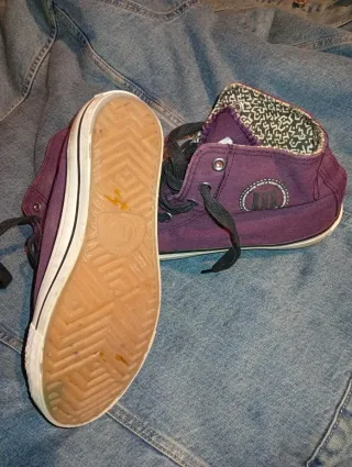 Zapatillas MTN moradas y blancas