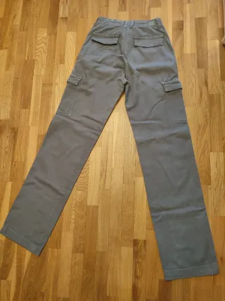 Pantalón cargo gris