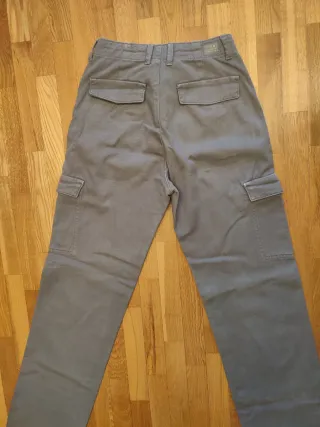 Pantalón cargo gris