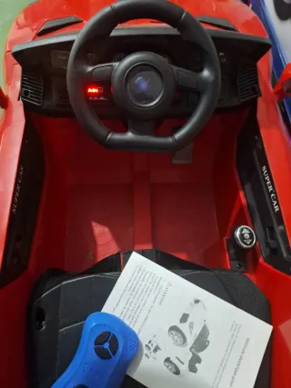 Coche eléctrico infantil rojo