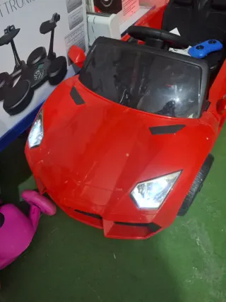 Coche eléctrico infantil rojo