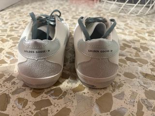 Zapatillas Golden Goose Blancas y Plateadas