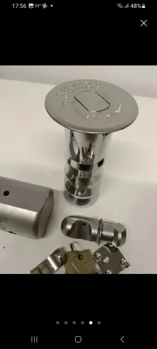 Cerradura seguridad puerta enrollable