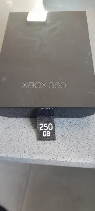 Xbox 360 E, Nero con Kinect e giochi