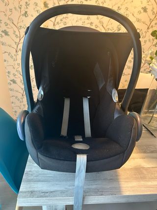 Maxi-Cosi Cabriofix con base y saco