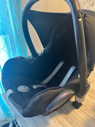 Maxi-Cosi Cabriofix con base y saco