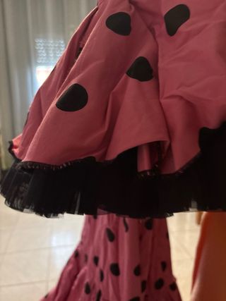 Traje de flamenca rosa lunares negros