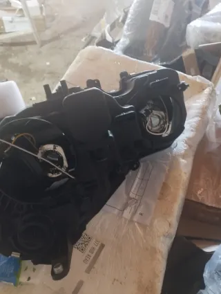 Faros Mercedes tengo la pareja  izq y derch