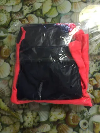 Chándal negro y rojo