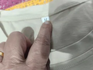 Camiseta con oso y texto