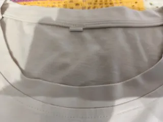 Camiseta con oso y texto