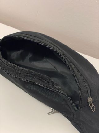 Riñonera de tela negra