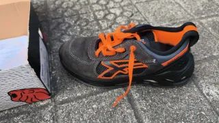 Zapatillas U-Power grises y naranjas