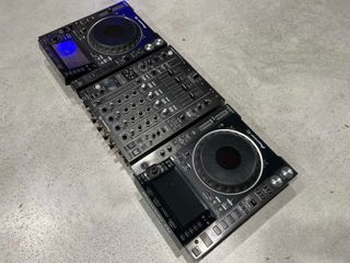Set Pioneer DJ CDJ-2000NXS2 + DJM-900NXS2