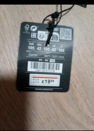 Cinturón de cuero con tachuelas