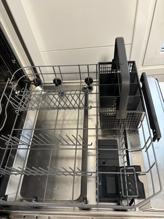 Lavavajillas AEG integrable 12 cubiertos. Cestillo