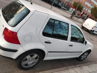 Volkswagen Golf 2000