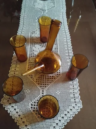 Porrón y vasos Duralex vintage ámbar