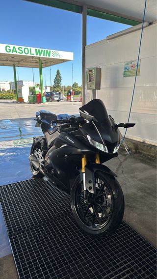 Yamaha YZF-R125 Negra