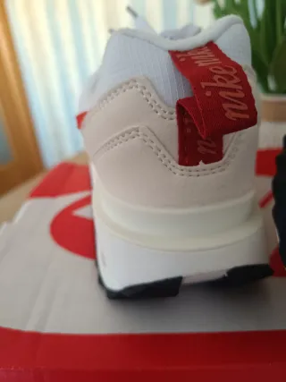 Nike Air Max Dawn Rojo Blanco