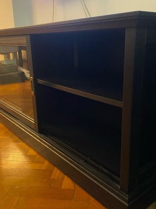 Mueble TV negro con vitrina