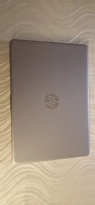 Portátil HP 340s gris pantalla rota