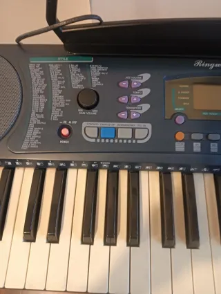 Teclado Ringway TB600M con soporte