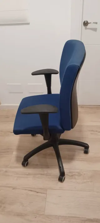 Silla de escritorio ergonómica azul