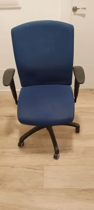Silla de escritorio ergonómica azul