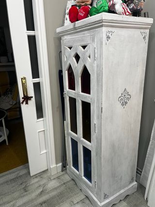 Armario vitrina de madera y cristal