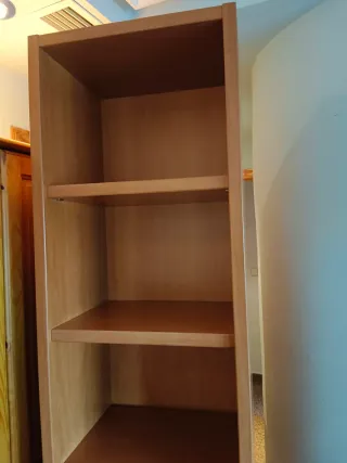 ¡!URGE!! Estantería de madera