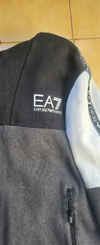 Sudadera EA7 Negra y Gris