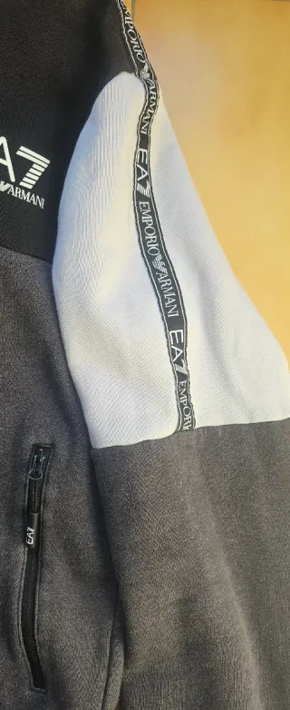 Sudadera EA7 Negra y Gris