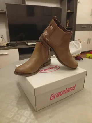 OPORTUNIDAD !! Botines de estrellas talla 35